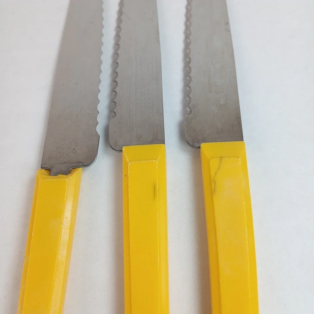 MCM  7 Serrated Knives 2 Spreader Knives Yellow Plastic Handle Regent Sheffield